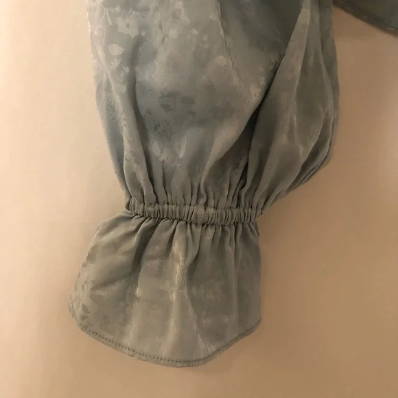 NWT LULUS Charming Style Light Blue Floral Satin Ruffle Long Sleeve Top Size L - Picture 9 of 10